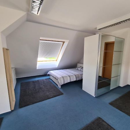 6 Bedroom Private Apartment & Lounge Росток Екстериор снимка