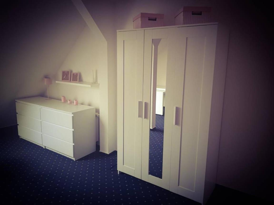 6 Bedroom Private Apartment & Lounge Росток Екстериор снимка