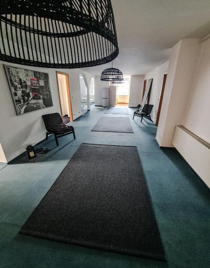 6 Bedroom Private Apartment & Lounge Росток Екстериор снимка
